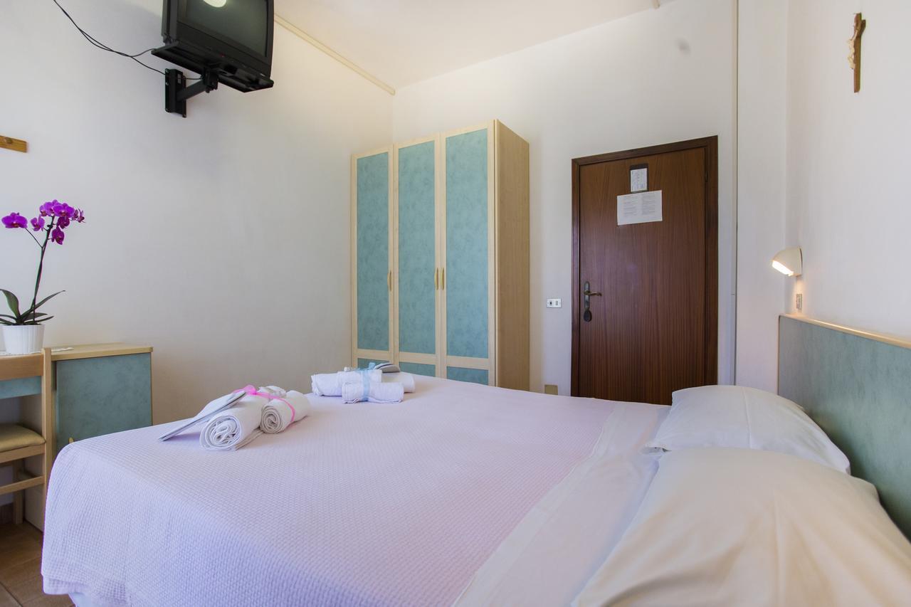 Hotel Villa Vera Rimini Exterior foto